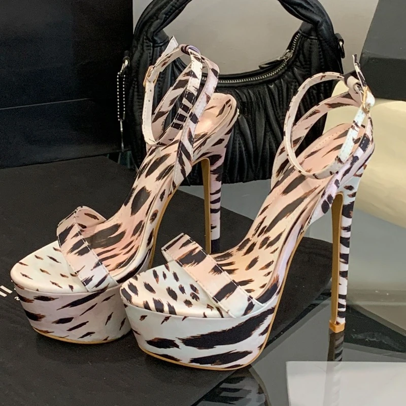 

Aneikeh/2020 летние дизайнерские сандалии с леопардовым принтом и острым носком, женские туфли с узким ремешком и пряжкой, необычный стиль, банкетная обувь для вечеринок