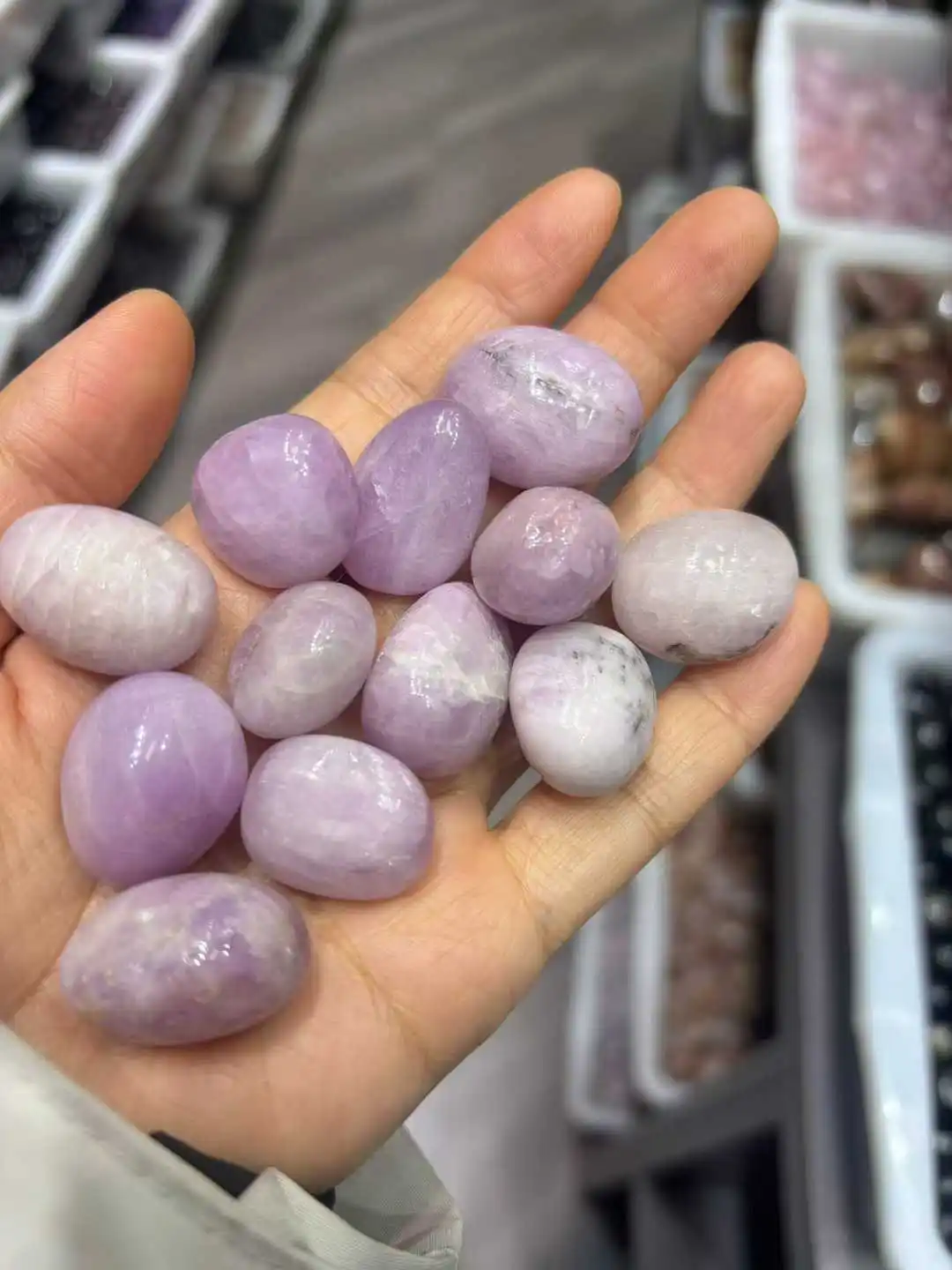 Natural Kunzite Irregular Tumbled Stone Reiki Healing Crystal Aquarium Specimen Mineral Gemtone Garden Home Decor Ornament Gift