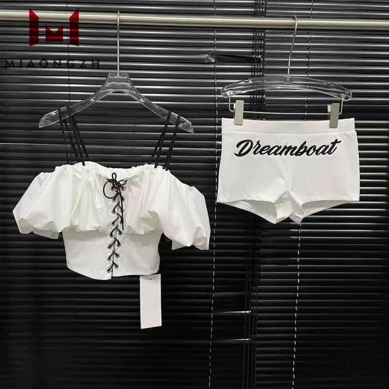 

Контрастный цвет для женщин, комплект из двух предметов, кружевной бандажный дизайн без рукавов, жилет, топы + брюки с высокой талией с буквенным принтом, женская мода