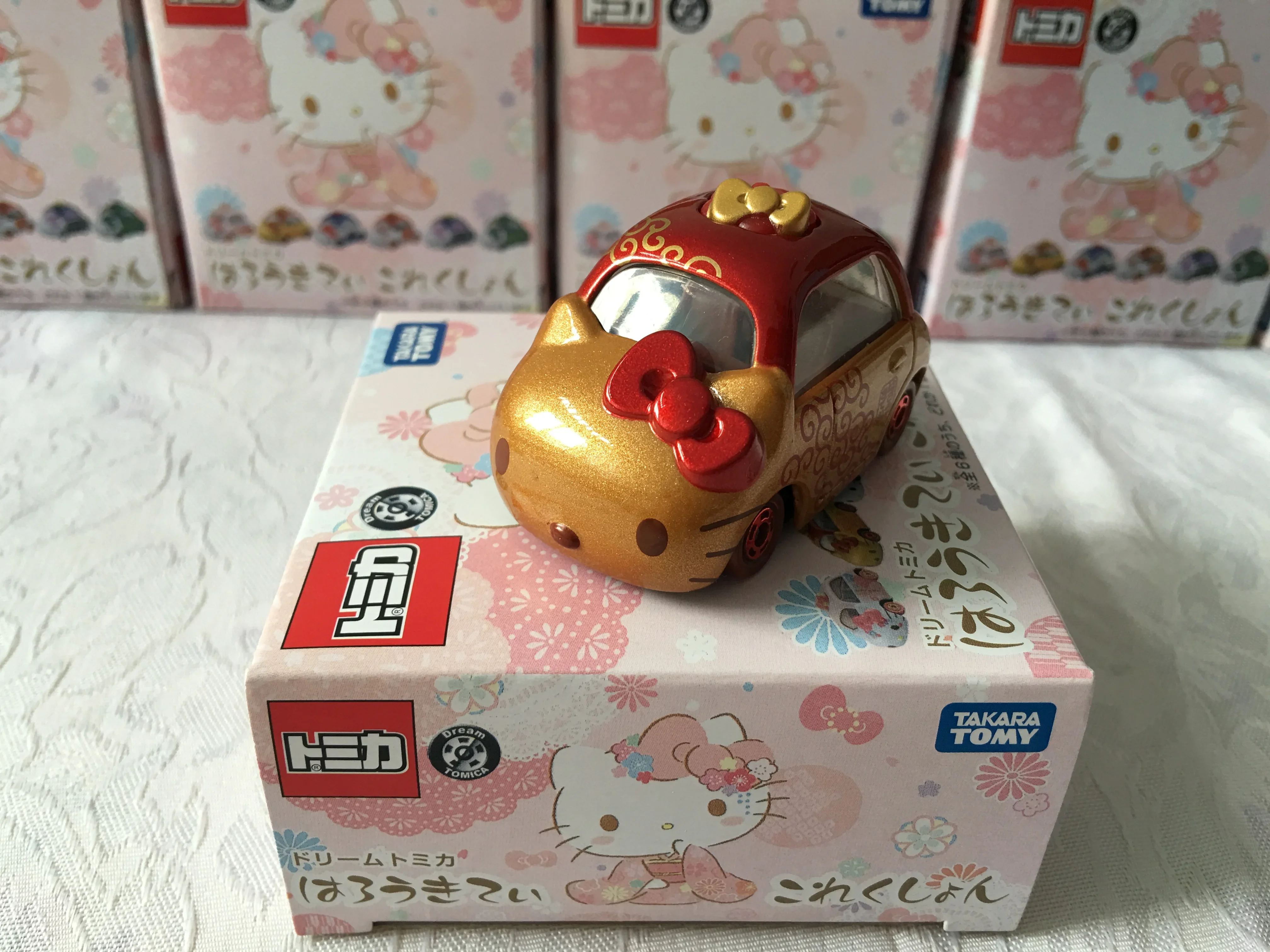 TAKARA TOMY tomica HelloKitty model car KT Cat collection girl gift toy car children\'s Halloween Christmas gift Girl baby girl