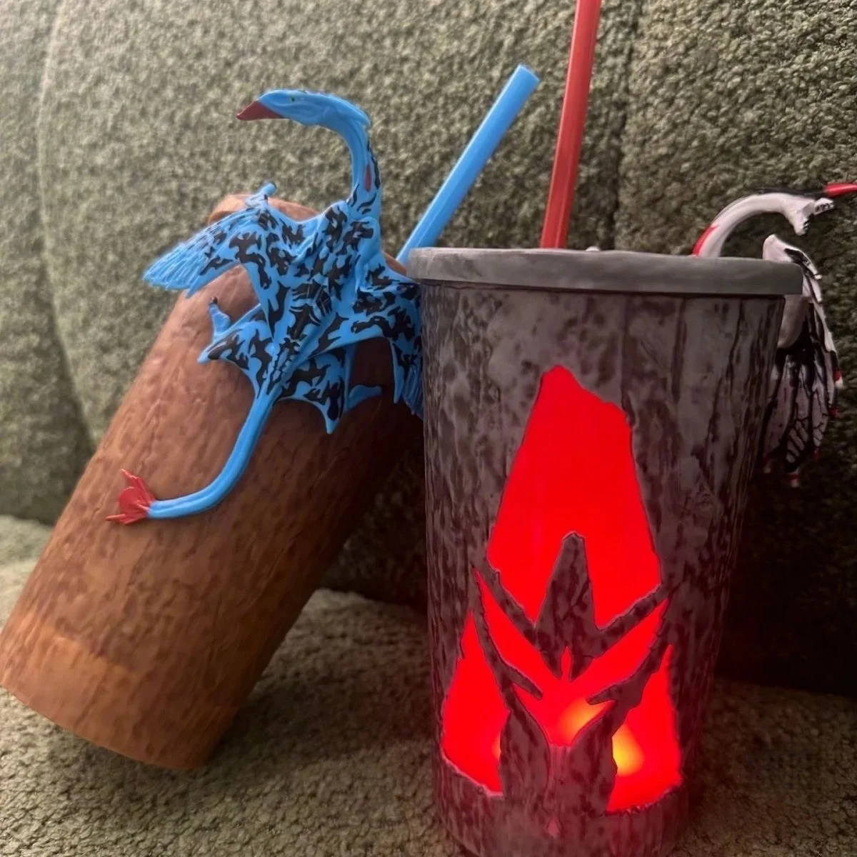 Disponibile autentico Avatar 3: Fuoco e ceneri Tazza per acqua periferica Ikaran Pterosauro Nightmare Doll Cup Tazza di paglia Secchio per popcorn Regalo