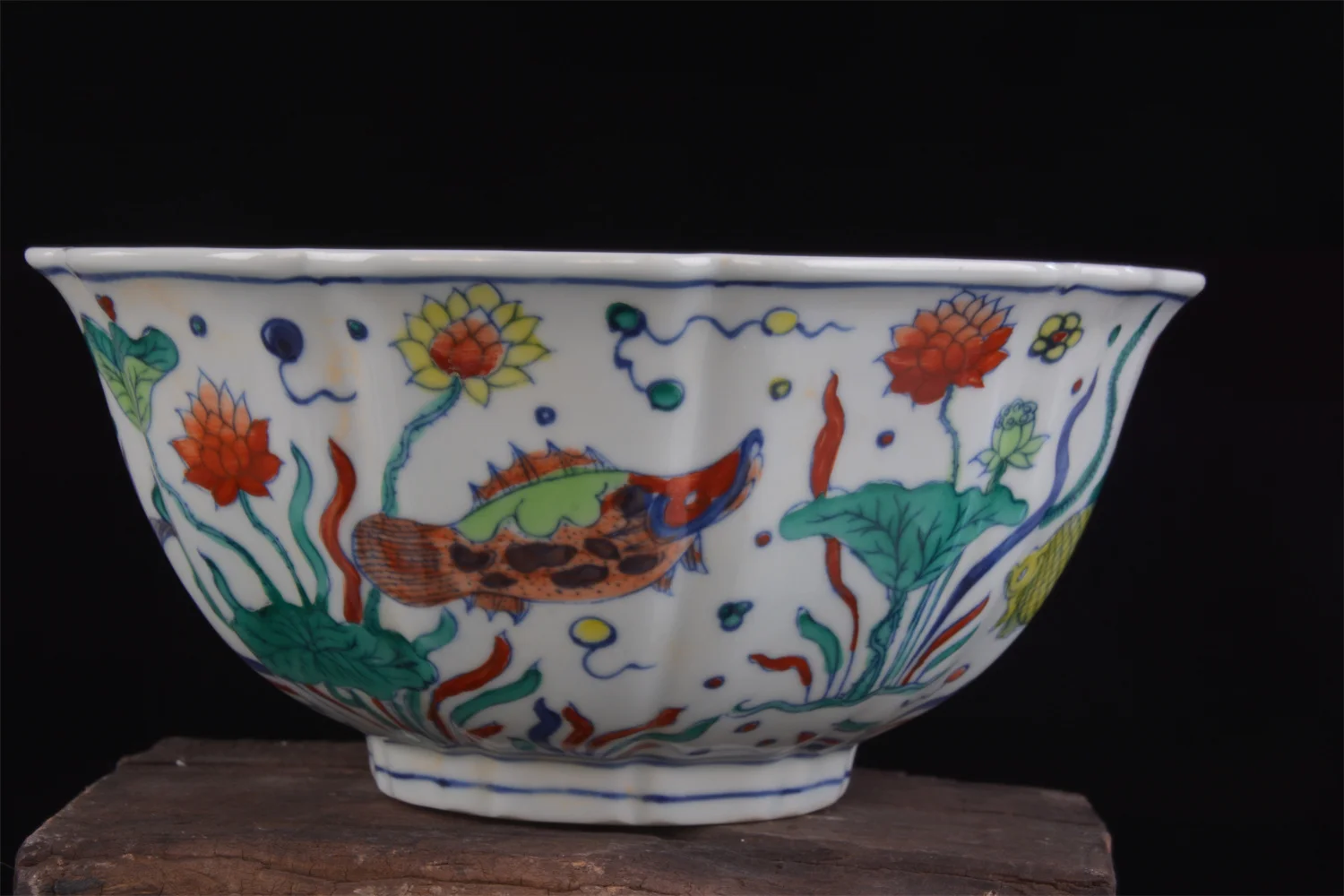 Qing Chenghua porcelain wu cai fish big bowl