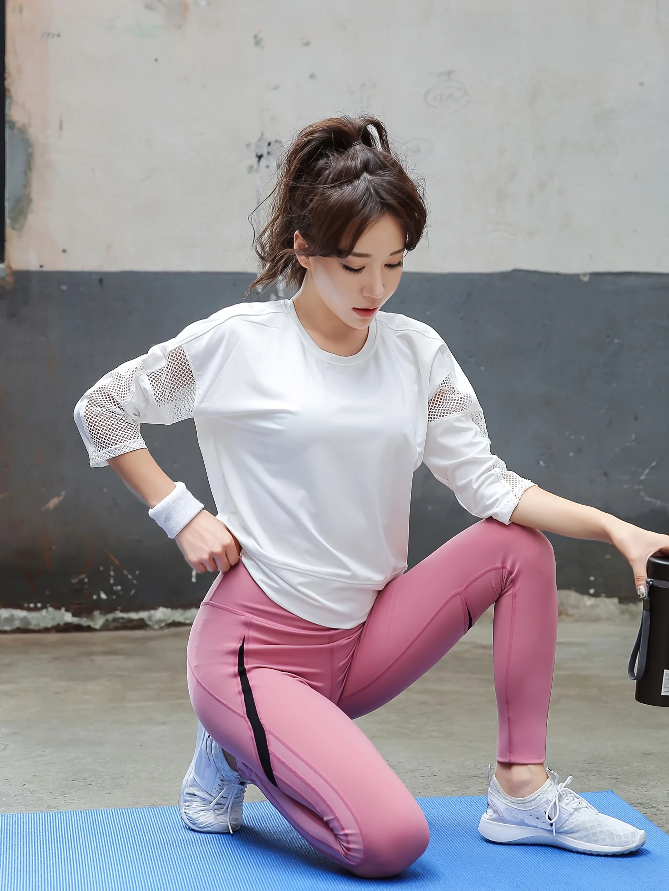 tops-esportivos-para-mulheres-roupas-de-ioga-e-fitness-de-manga-media-roupas-soltas-de-secagem-rapida-malha-respiravel-protecao-solar-roupas-para-corrida-matinal