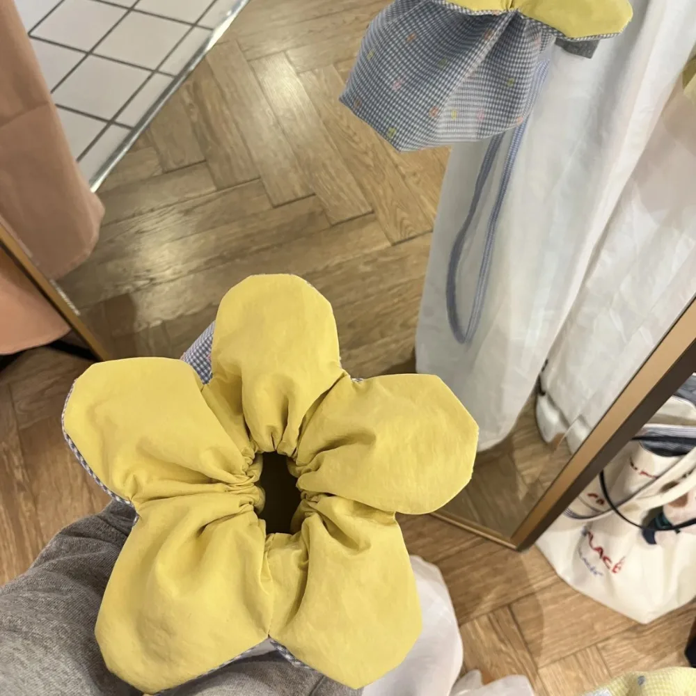 

Casual Plaid Flower Drawstring Bag Cute Cloth Small Crossbody Bag Portable Storage Bag ins Shoulder Bag Student