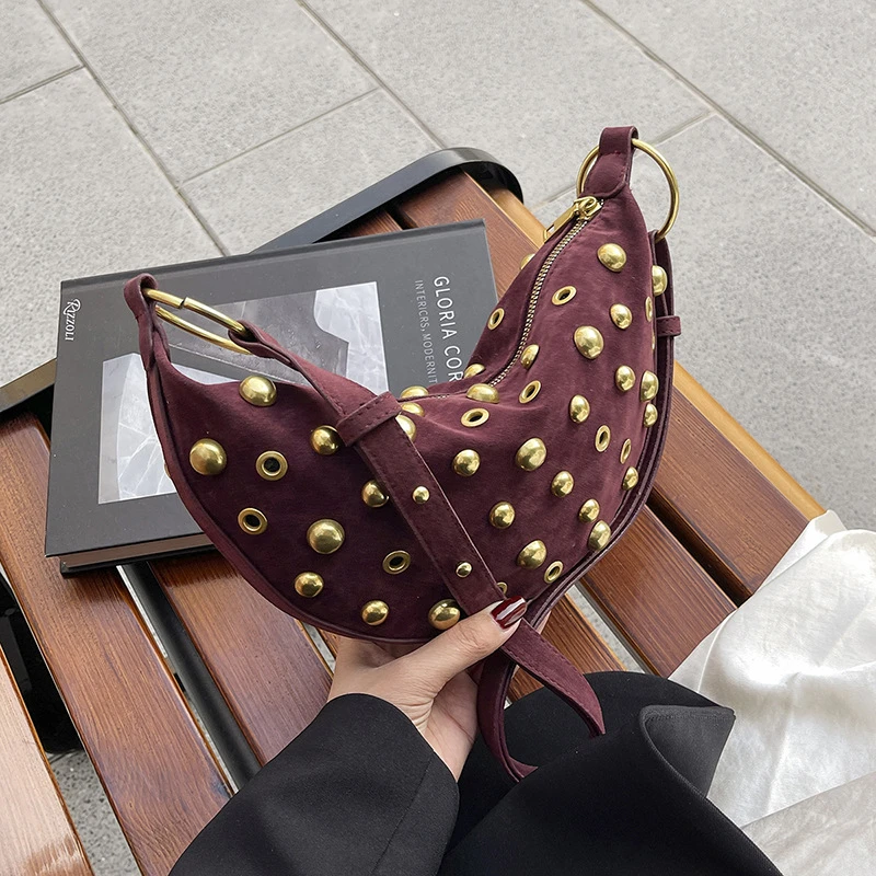 

Designer Studded Shoulder Bag Rivet Crescent Bag Fashion Women's Metal Underarm Bag High-end Retro Rivet Polka Dot Shoulder Bag