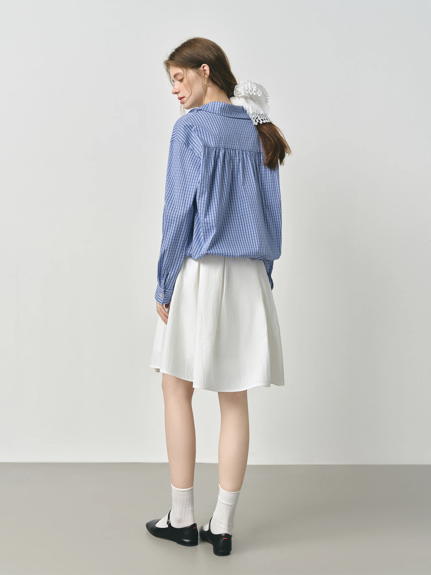 ​ FSLE بلوزة خريف 2025 بحواف كشكشة - رقبة على شكل حرف V وأكمام طويلة برباط وربطة خصر قابلة للتعديل تناسب المرأة رداء علوي غير رسمي ​