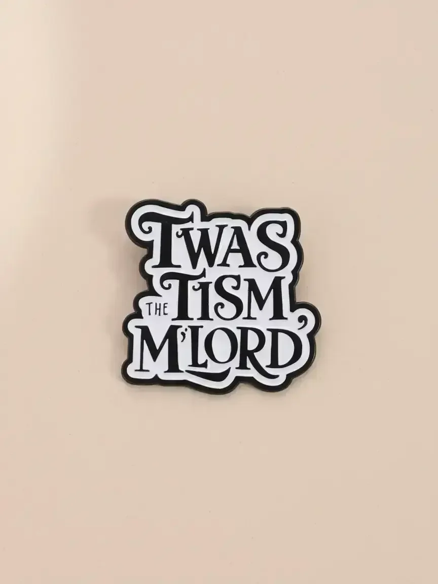 1 Piece Neurodiversity Humor Brooch Badge - TWAS THE TISM M'LORD Medieval Design, ASD ADHD Identity Badge for Self-Deprecating Culture Letter Alloy Brooch Pin