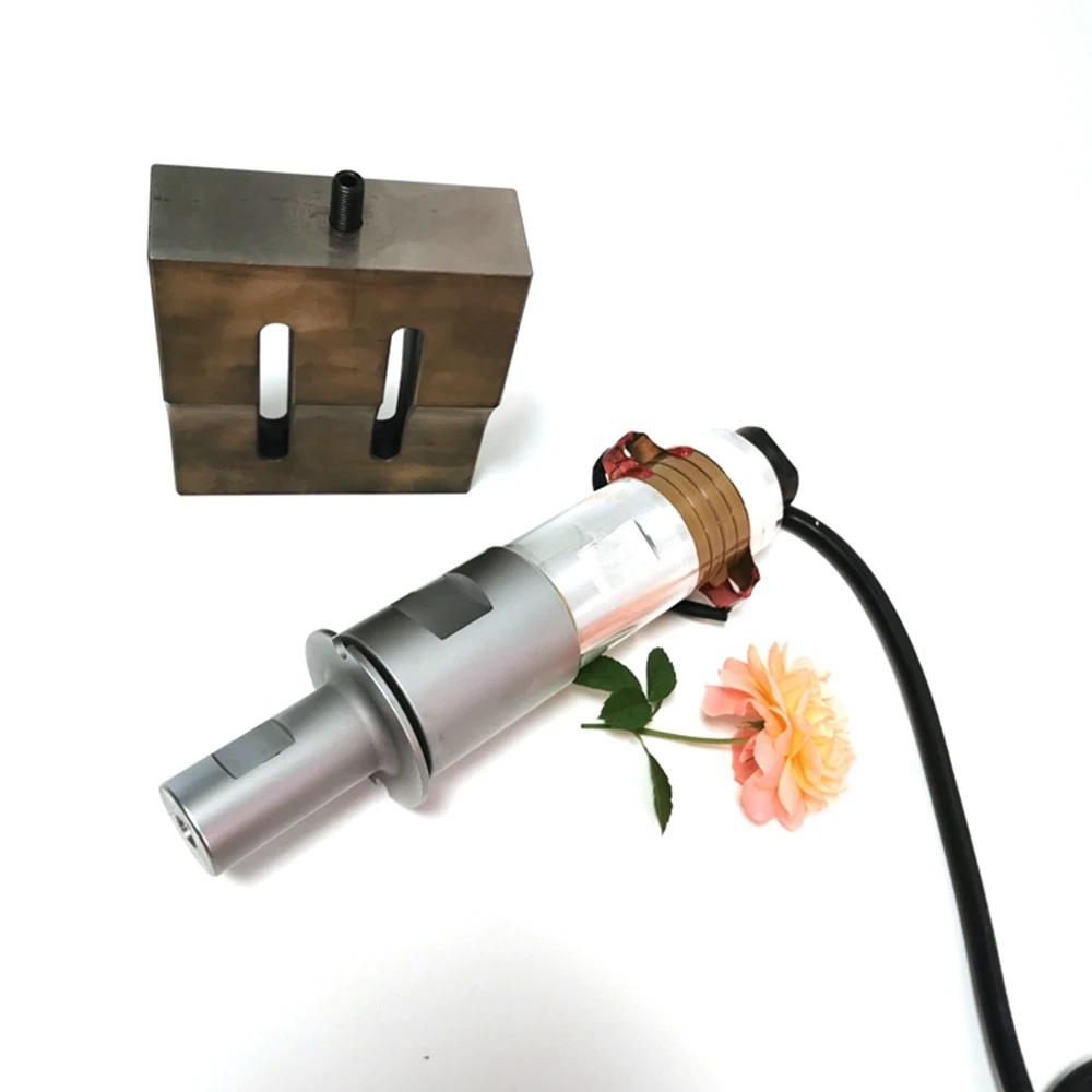 

20khz Ultrasonic Transducer With 110*20mm Steel Horn For Plastic Welding Machine