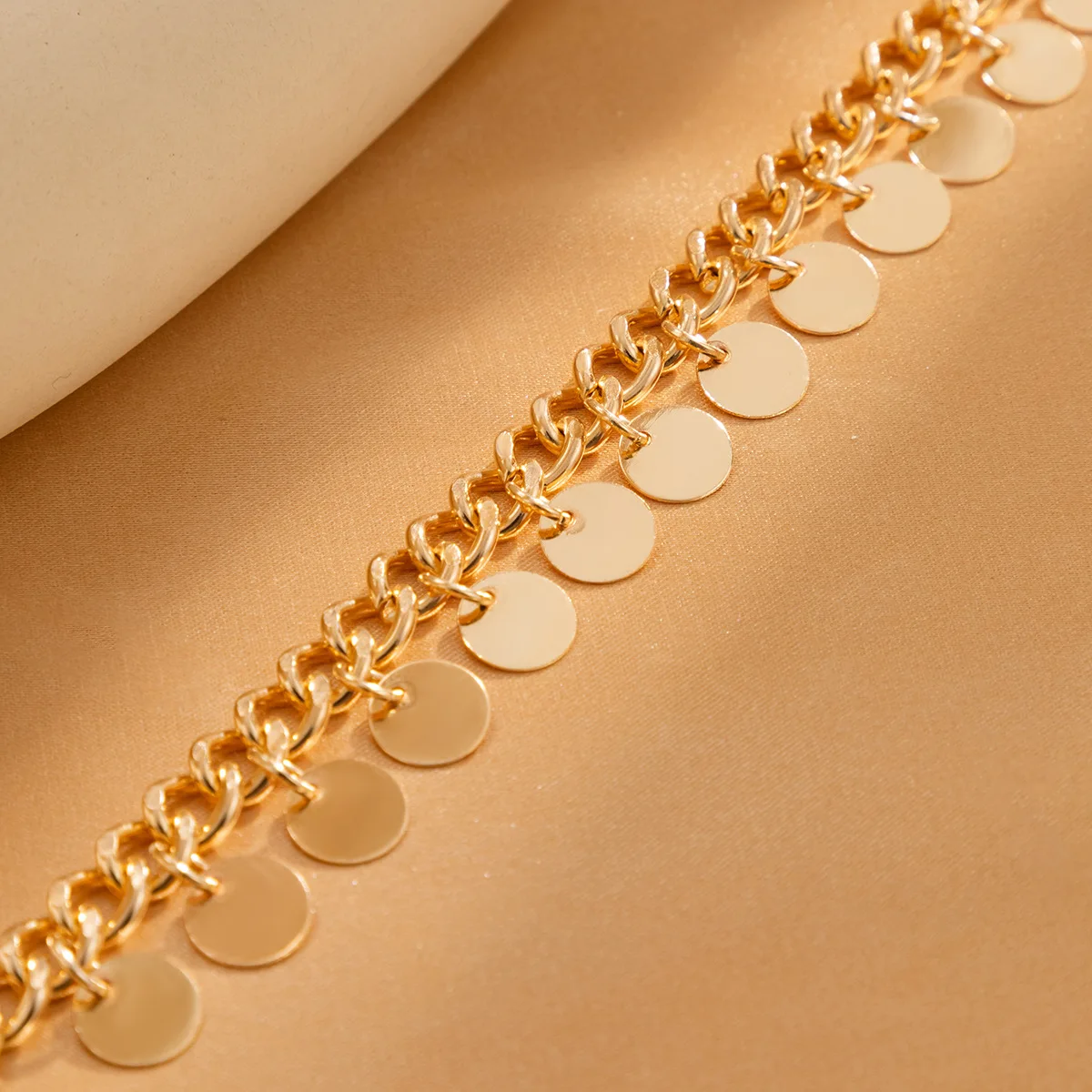Vintage Sequin Pendant Collarbone Necklace Women\'s 2023 Simple Gold Color Metal Necklaces Girl Fashion Charm Birthday Jewelry