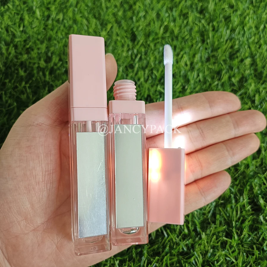 หลอดลิปกลอสใสขนาด 7 มล. สีดำชมพู พร้อมไฟ LED น่ารัก แบบ Private Label พร้อมแท่งทาสีทองเงินและกระจก