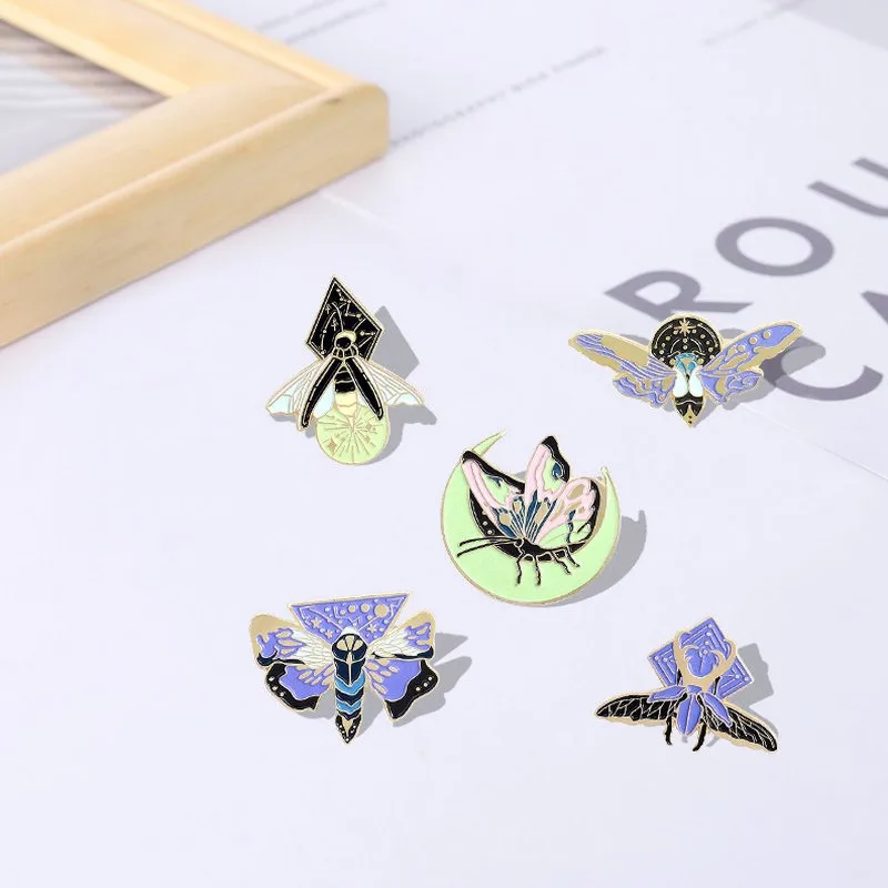 Pin Custom Moth Butterfly Moon Brooches Bag Lapel Pin Cartoon Animal Badge Jewelry Gift for Kids Friends 5Styles Luminous Enamel