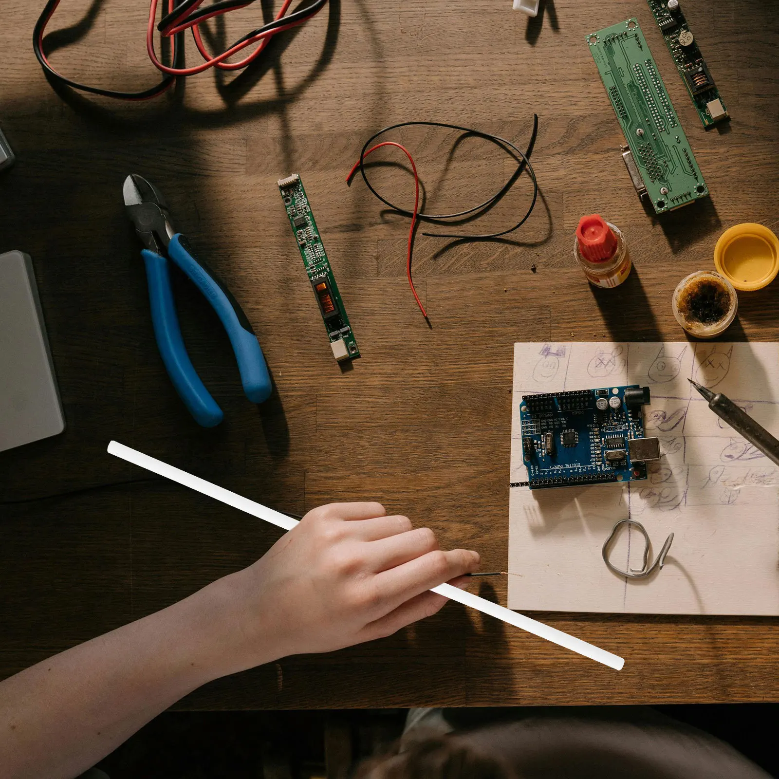 

20Pcs Hot Glue Sticks High-Temperature Resistant White Color for Efficient Assembly and Multifunctional Usability in DIY