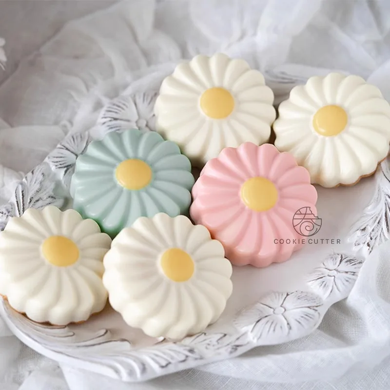 

6 Cavity Daisy Flower Shape Madeleine Muffin Cake Pan Bread Mousse Cake Baking Accessories Kitchen Mold DIY Pastry Dessert Home