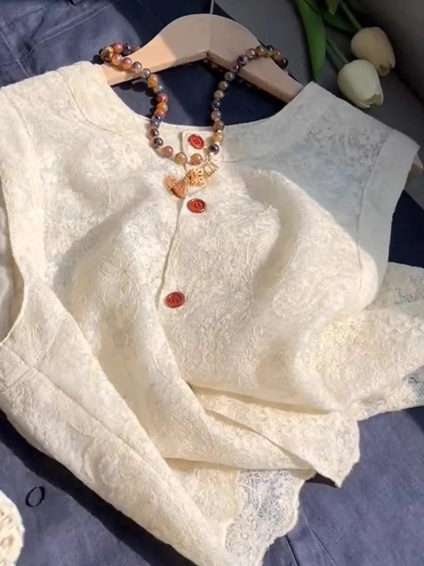 Summer Commute Knitted Svel round Ne Single Button Skin-friendly Faionable Small irt Casual Loose Fit T-irt