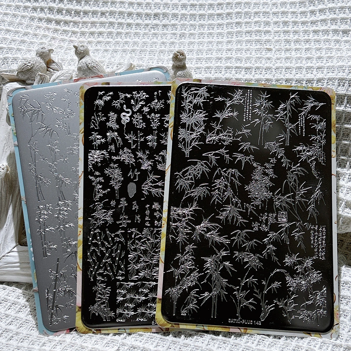 แผ่นปั๊มลายเล็บ แผ่นเหล็กปั๊มลายเล็บ สำหรับมือใหม่ ไม่ต้องทาสี ลายตกแต่งเล็บ แพนด้า ลายไม้ไผ่ แม่แบบลายเล็บแบบถ่ายโอน แม่พิมพ์เจลทาเล็บ แม่พิมพ์ปั๊มลายเล็บ แผ่นปั๊มลายเล็บซิลิโคนใส อุปกรณ์ทำเล็บ