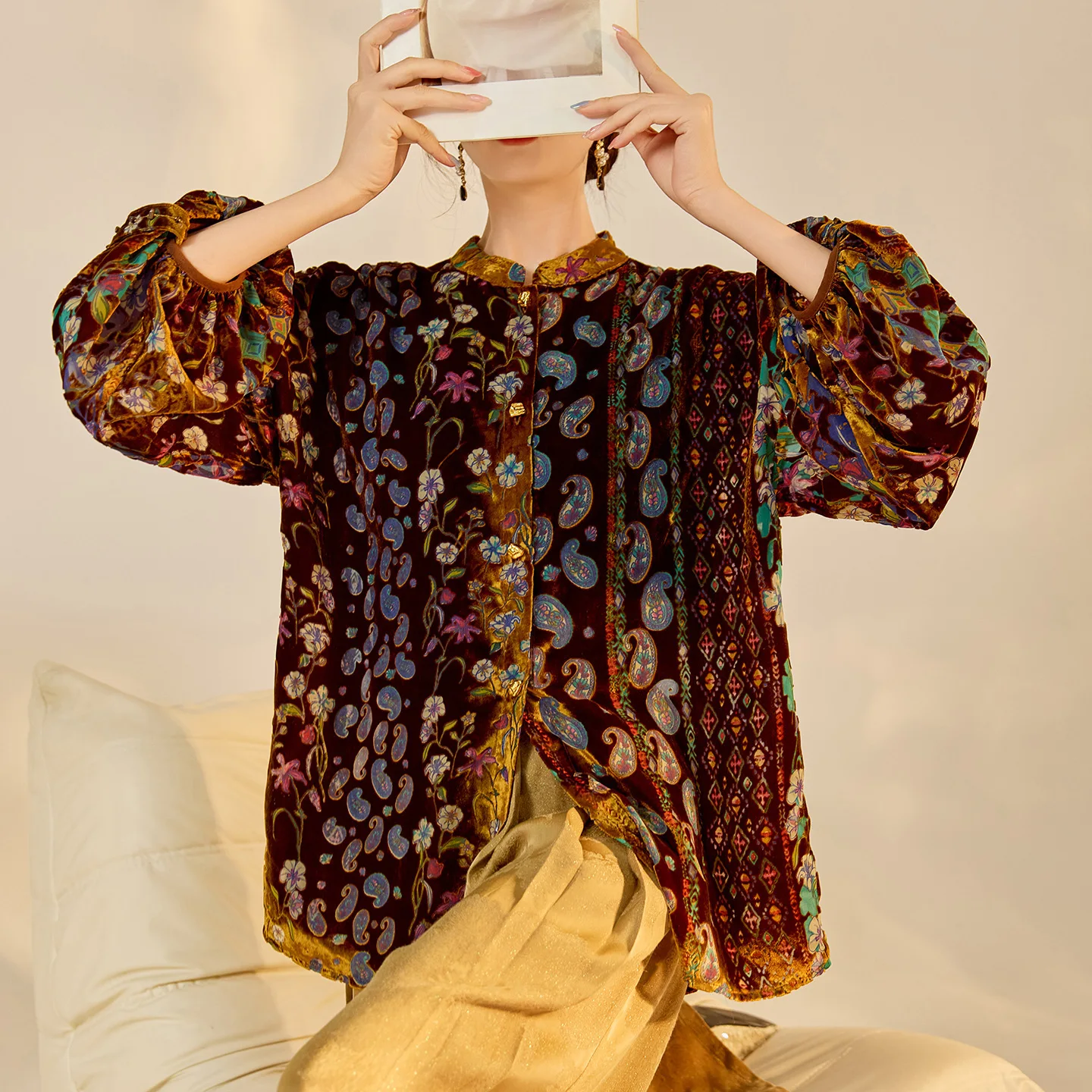 UMI MAO سترة الخريف النمط الصيني الجديد تعديل المخملية نافذة زجاجية نمط قميص زر متابعة بلوزة للنساء