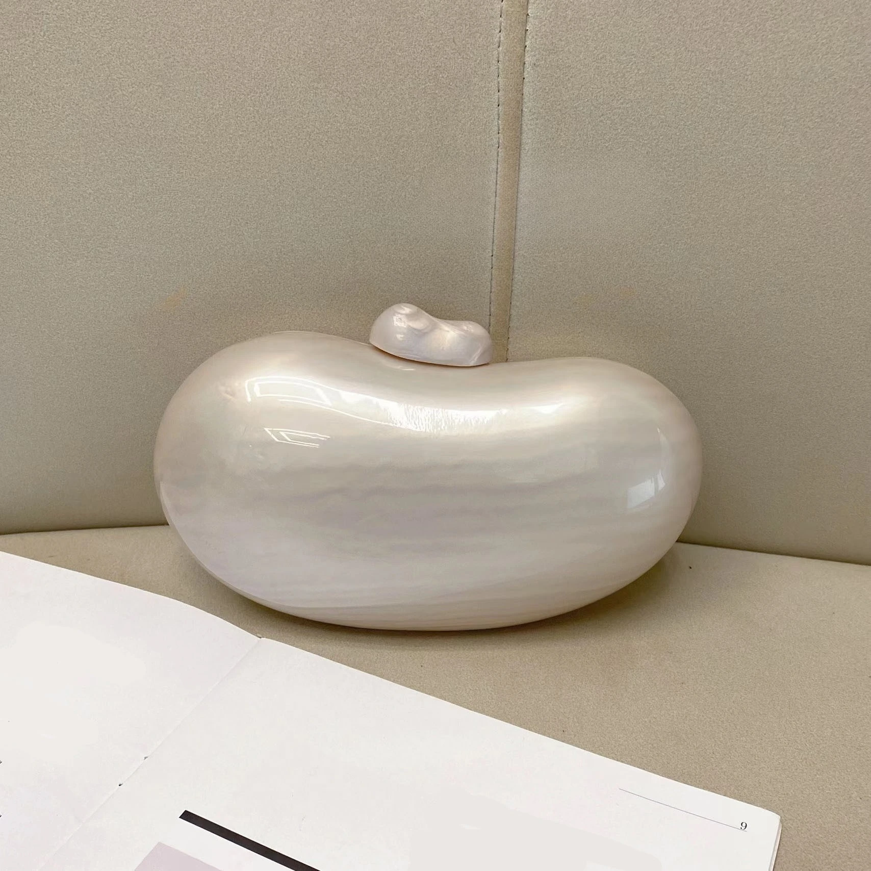 

Elegant Pearl White Marble Acrylic Clutch Bag - Minimalist Women's Shoulder Crossbody Evening Purse for Luxury Dinner Party 2025