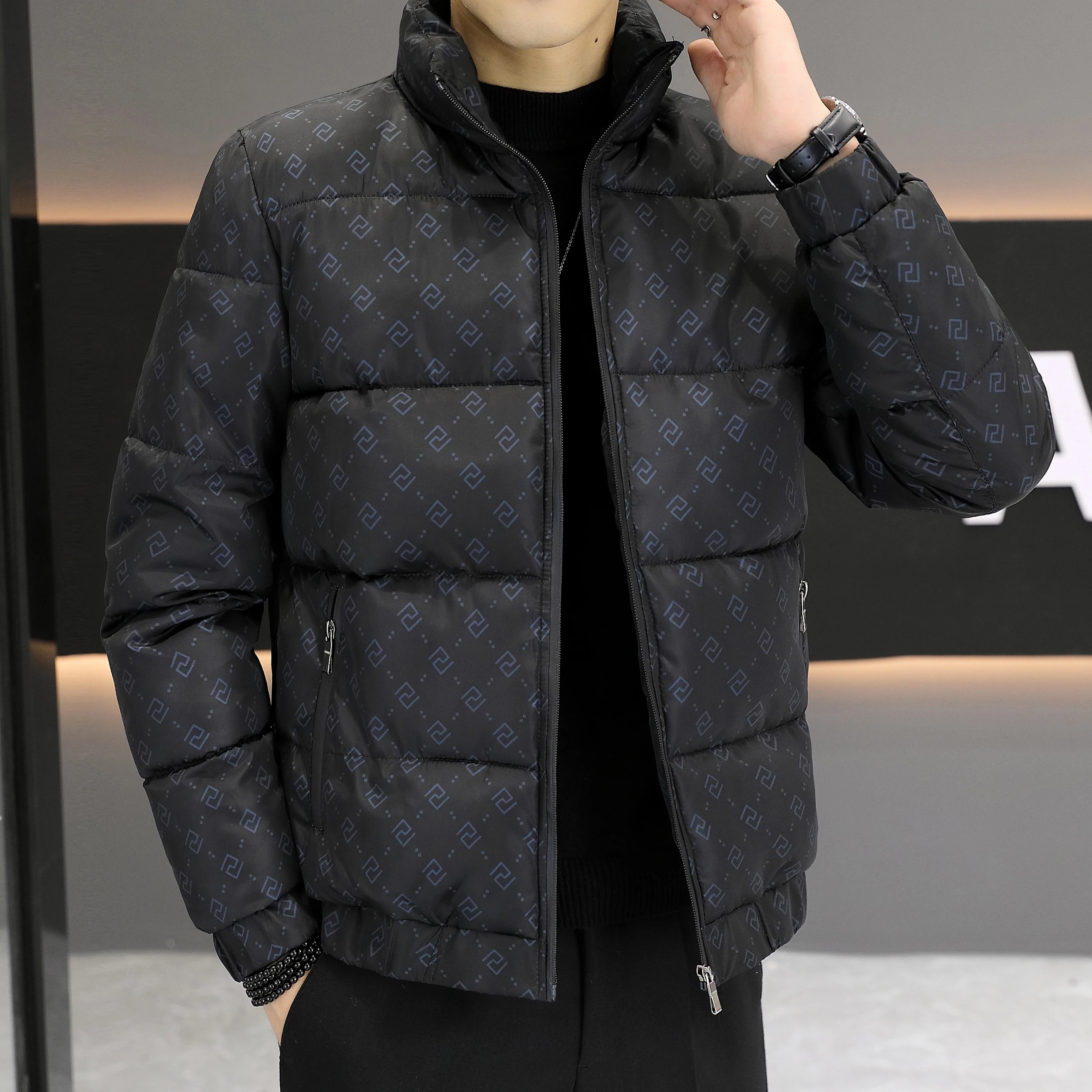 سترة قطنية شتوية للرجال عالية الجودة باللون الأسود والذهبي لعام 2025 سترة قطنية متعددة الاستخدامات للترفيه #1