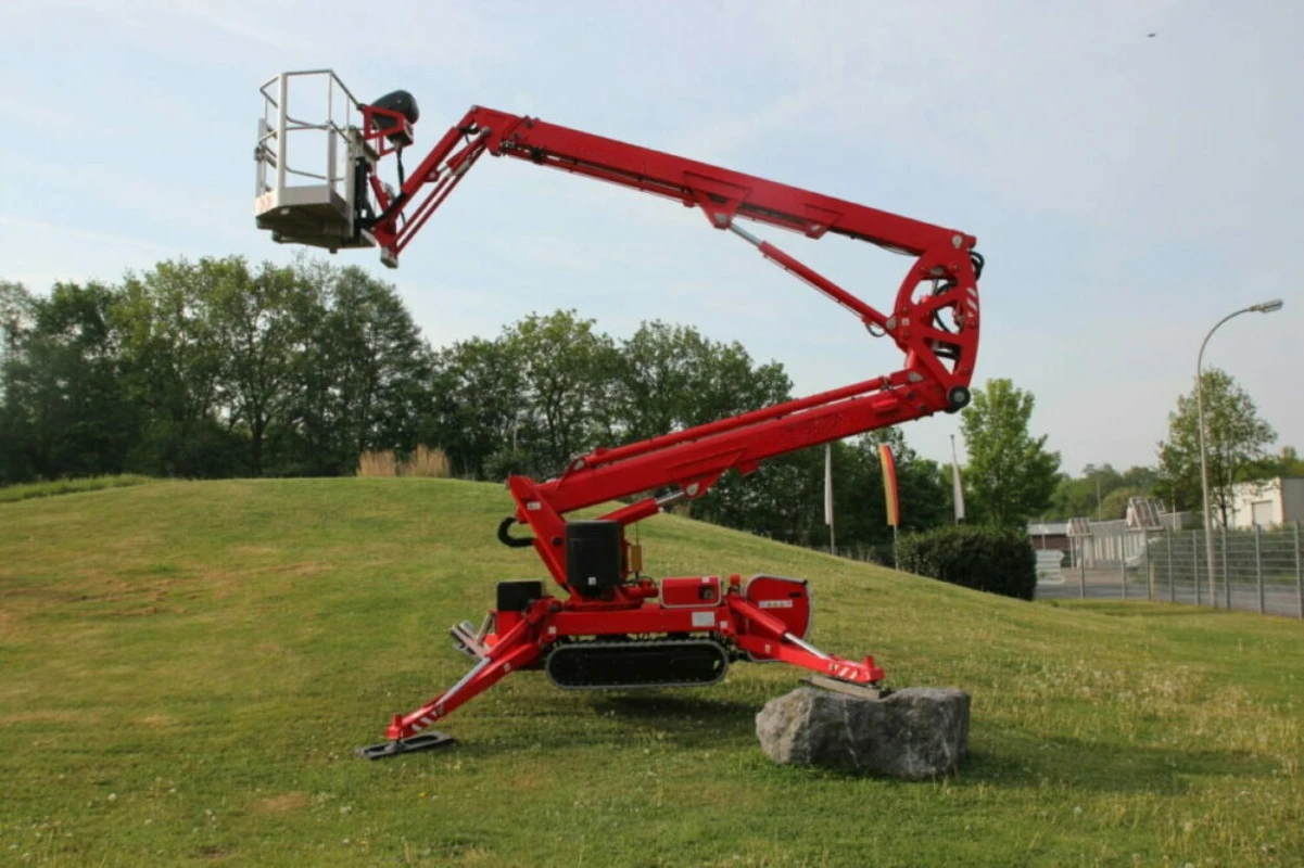 Lança extensível multiuso de elevação rastreada para operações de fábrica e telecomunicações