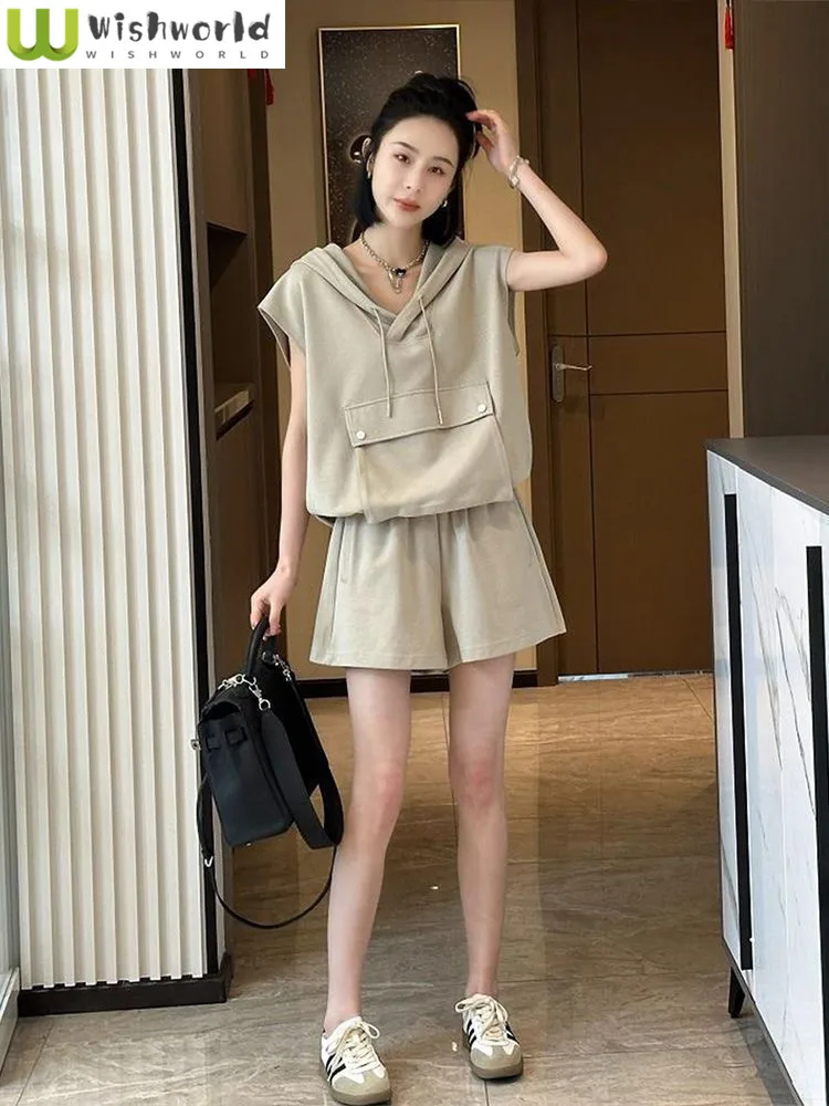 

Sporty Women's Set for Spring and Summer New Fashionable and Casual Hooded Top Casual Shorts Age Reducing Two-piece Set