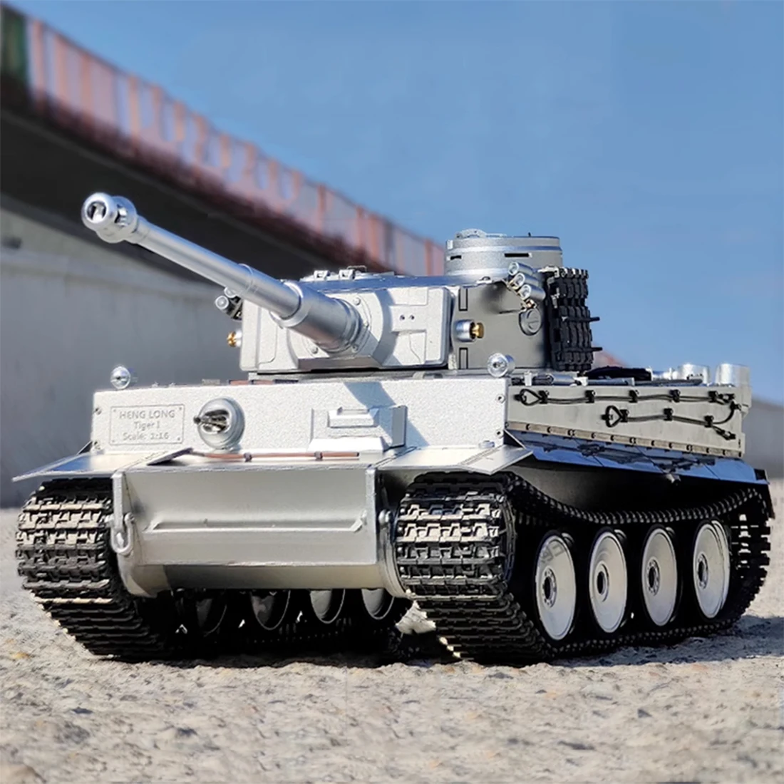 Henglong RC Tank 1/16 Full Metal Tiger Tank Model Electric Remote Control with Sound and Light Smoke System Boy Toy Tank