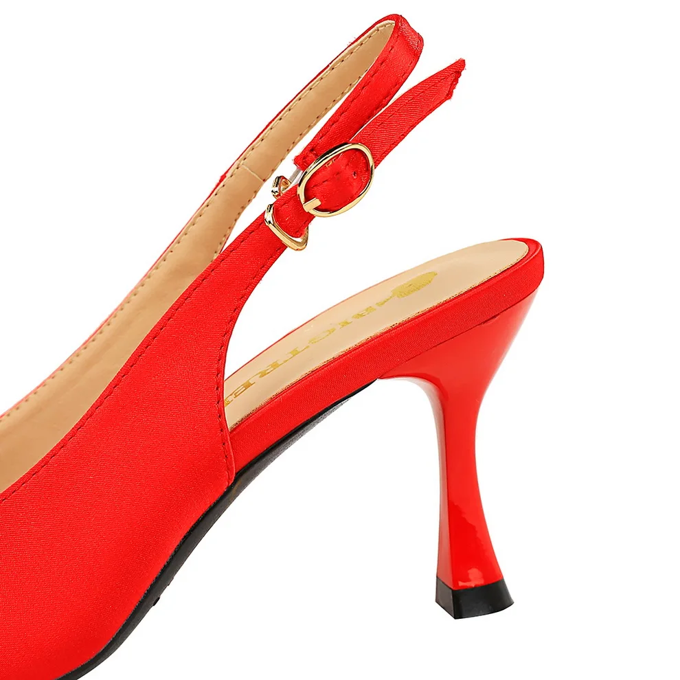 النساء مضخات عالية الكعب مثير حفلة وأشار الجانب الجوف المعادن حجر الراين مشبك الأقمشة الحريرية 7.0 سنتيمتر الكعوب رقيقة موضة الفتيات السيدات