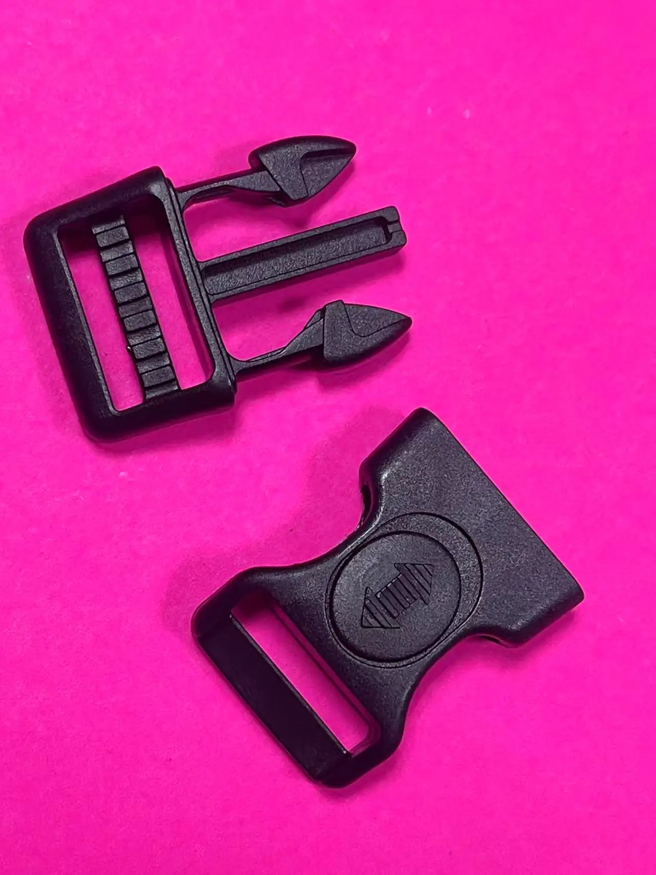 OUTDOOR GEAR DOUBLE LOCK SIDE RELEASE BUCKLE  Curved Side Release Buckle with Lock for Parachute Bracelet Luggage and Backpack A