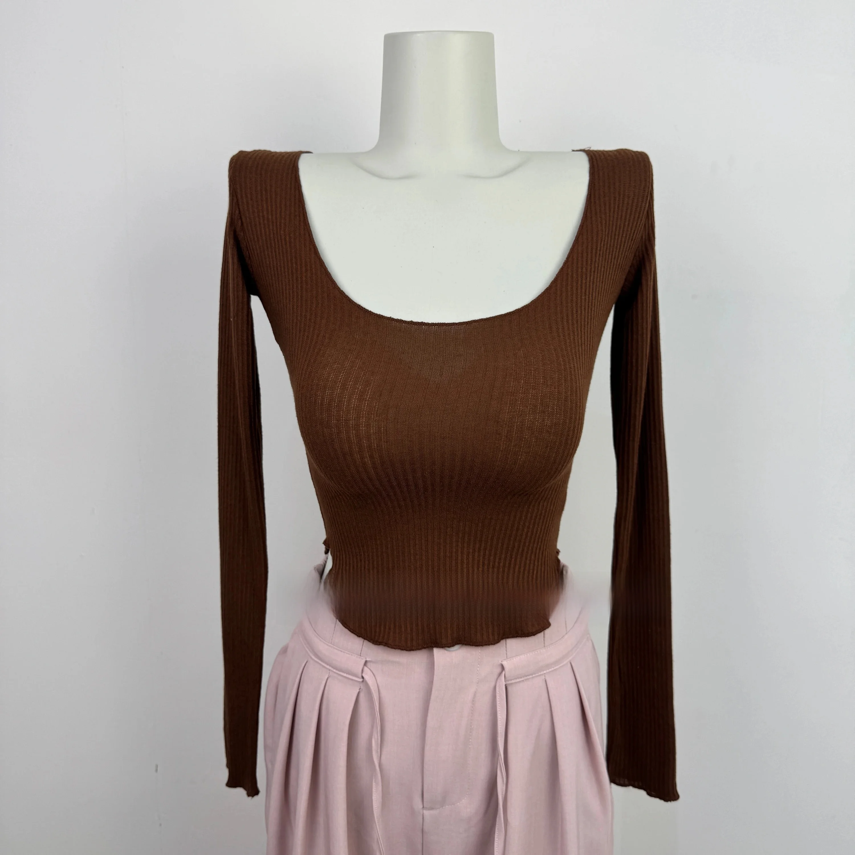 Sexy Tight Long Sleeve U-Neck Top Women's Base Shirt Short Style Chest Enhancing T-Shirt for Autumn 2026 Fashion Trend