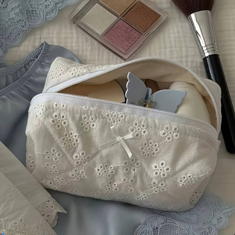 Elegant White Lace Makeup Bag, Quilted Bridal Cosmetic Pouch with Floral Embroidery Bow, Women's Travel Toiletry Gift Cosmetic
