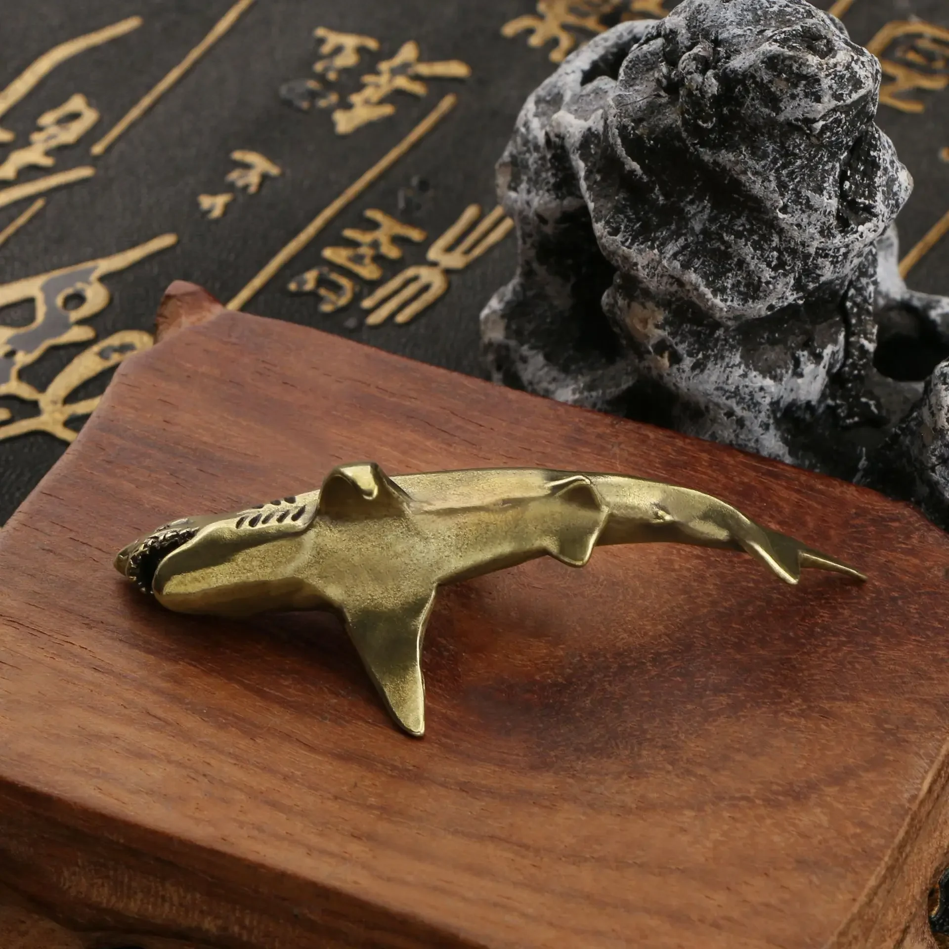 Brass Shark Small Ornament Animal Metal Figurine Tea Pet Desktop Office Desk Decoration Collection of Crafts Home Decor