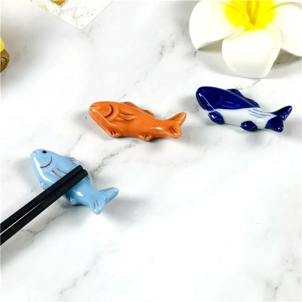 Home Decoration Kitchen Ceramic Chinese Style Cute Fish Shaped Chopstick Rest Dinnerware Stand Chopsticks Holder Tableware Rack