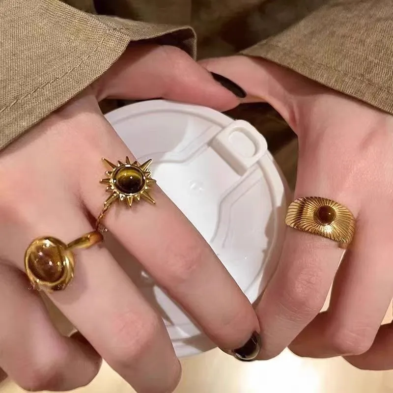 

2025 Retro Gold Sunflower Tiger Eye Stone Ring Niche Design Luxury Finger Rings Women's Stylish Jewelry For Daily Party Gifts