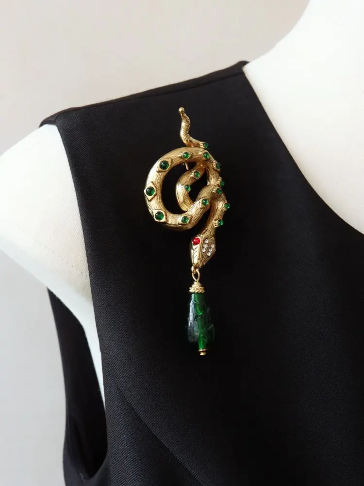 

High-quality vintage snake brooch unisex pin accessory for women and men