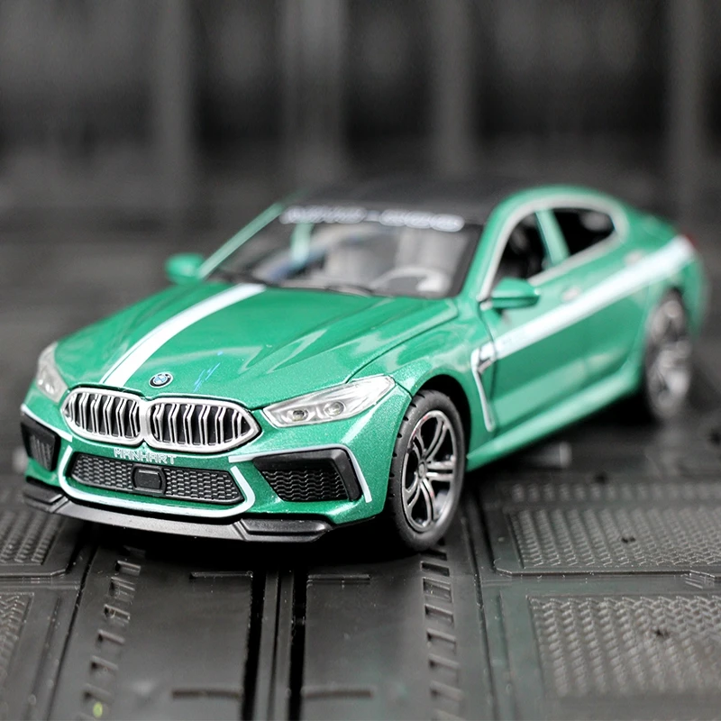 Colección de adornos de modelo de coche de aleación BMW M8 1:32, puertas y capó de motor, el maletero se puede abrir para niños