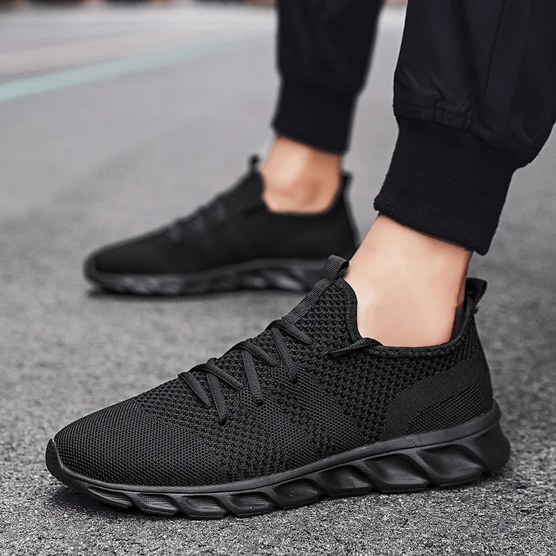 2023 Summer New Quality Casual Fashion Sports Shoes Black Mesh Breathable Outdoor Flat Running Shoes Men\'s Sneakers