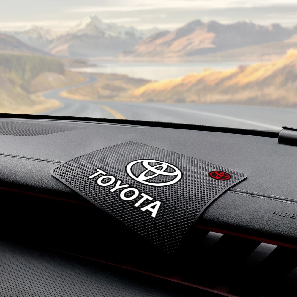 لوحة سيارة لوحة لاصقة حامل هاتف عدم الانزلاق وسادة السيارات الداخلية حصيرة لتويوتا كورولا كروس Chr Rav4 كراون أفينسيس Aygo Raize