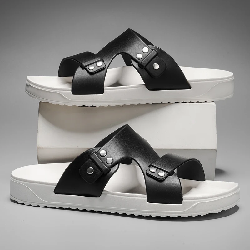 2026 New Men's Slippers Luxury Leather Sandals for Men Outdoor Non Slip Beach Shoes Fashion Soft Sole Flip Flops Men Flat Shoes view 3