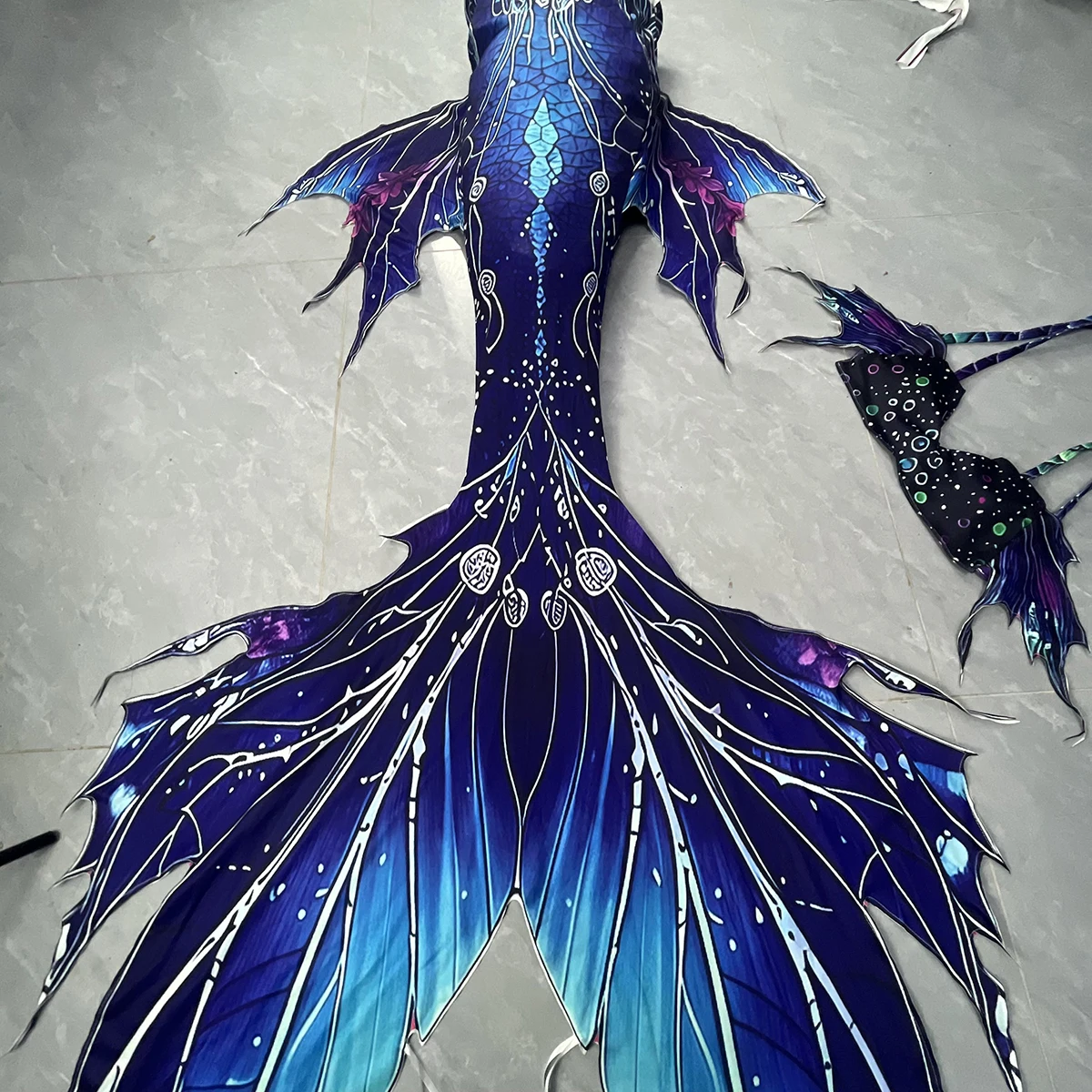Customized Mermaid Costume, Color Gradient Mermaid Tail Fin Underwater Performance Suit, Aquarium Character Shooting view 5