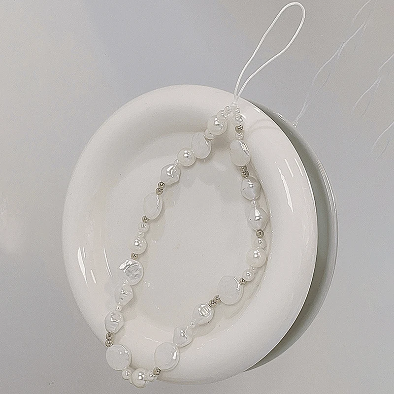 Korean 3D Cute Baroque White Pearl Beads Beaded Phone Chain For iPhone 16 Camera Hanging Rope Anti-Lost Lanyard Hanging Jewelry