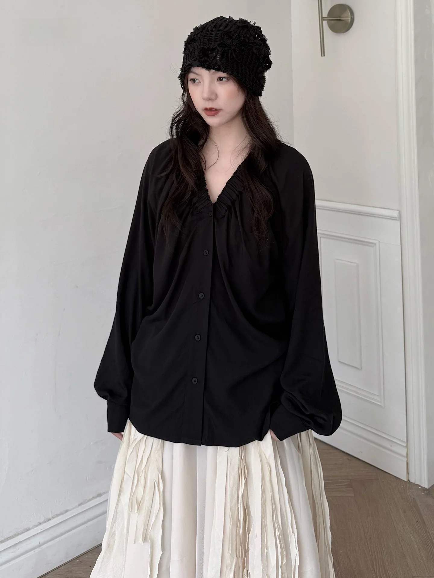 

Dark Style Silk V-neck Long Sleeve Women's Shirt Elastic Loose Fit Black Lyrical Outerwear Comfortable Breathable Skin-friendly