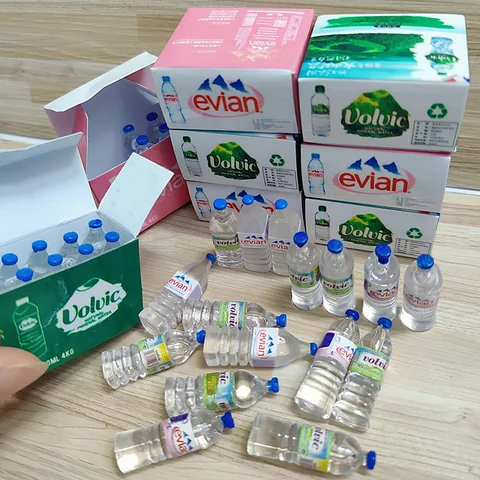 Миниатюра бутылки с минеральной водой для кукольного домика
