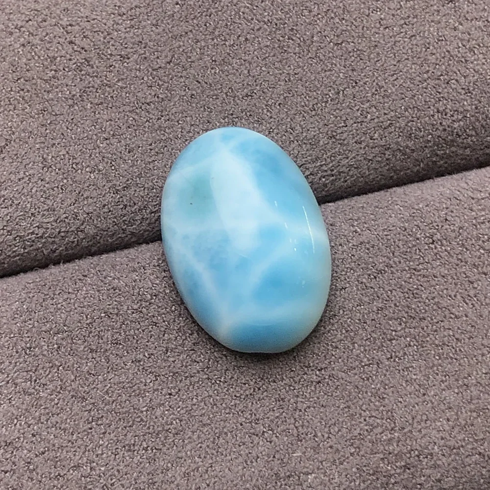 High Quality Labradorite Stone with Ocean-like Patterns - The Perfect Crystal for Healing and Meditation jewelry