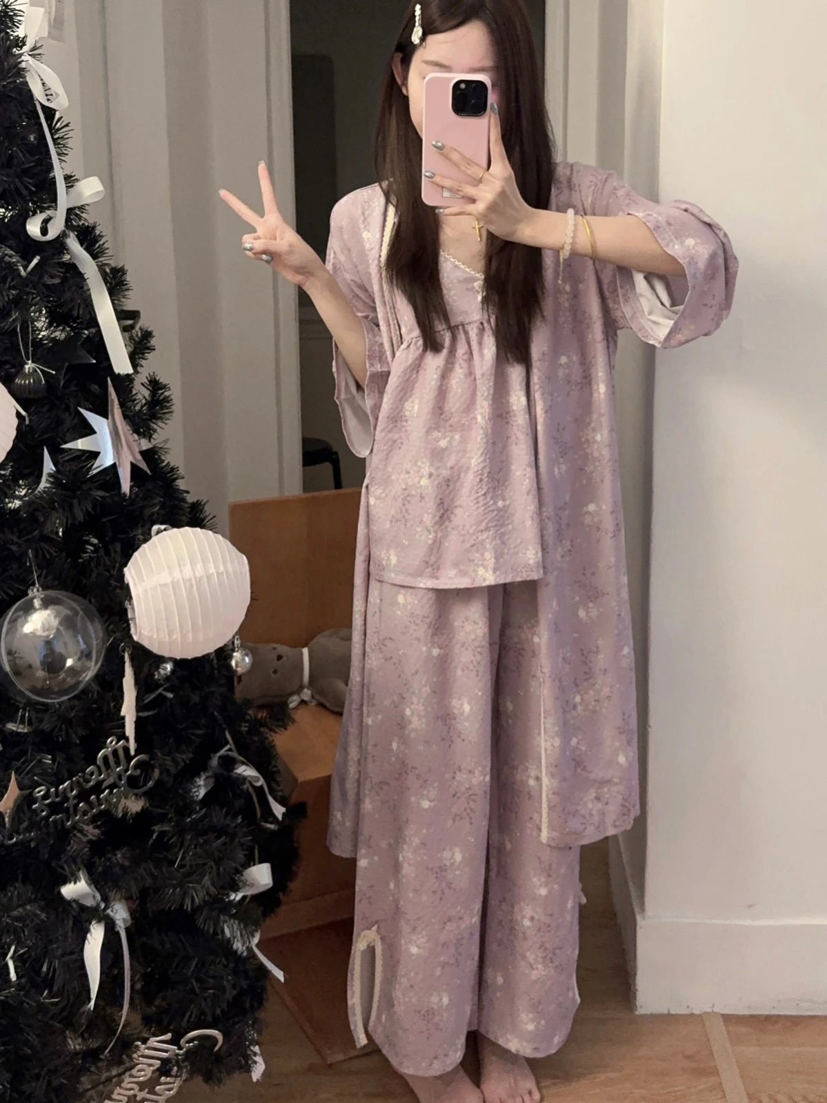 

Весенне-летний новый женский комплект для сна: свободные брюки на бретелях, милый мультяшный цветочный принт, домашняя одежда, комплект из трех предметов, можно носить на улице