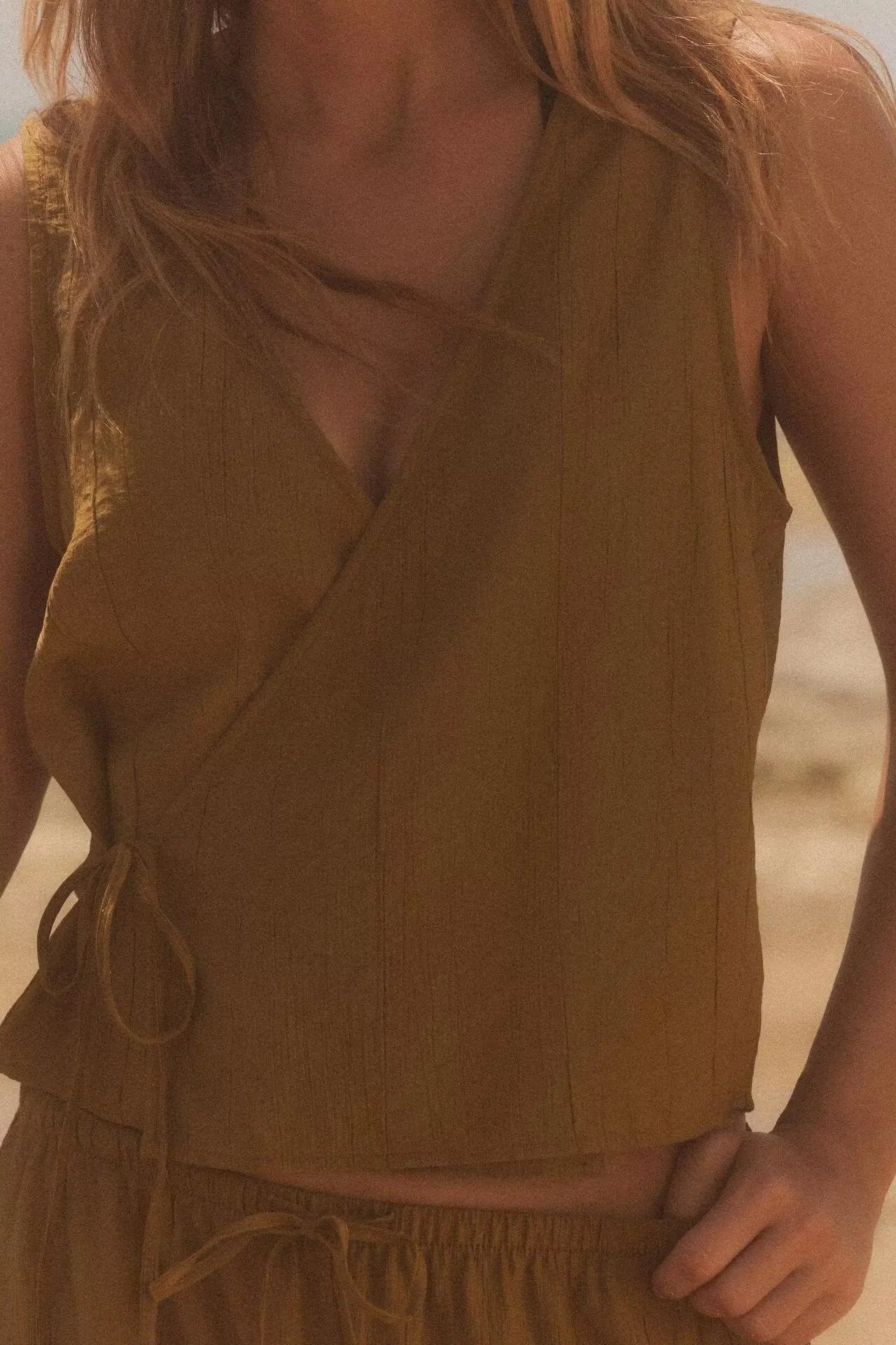 

BB6510 ZA25 Summer New Fashionable Versatile Wrinkle Effect Wrapping Strap Sleeveless Short Tank Top 5427722
