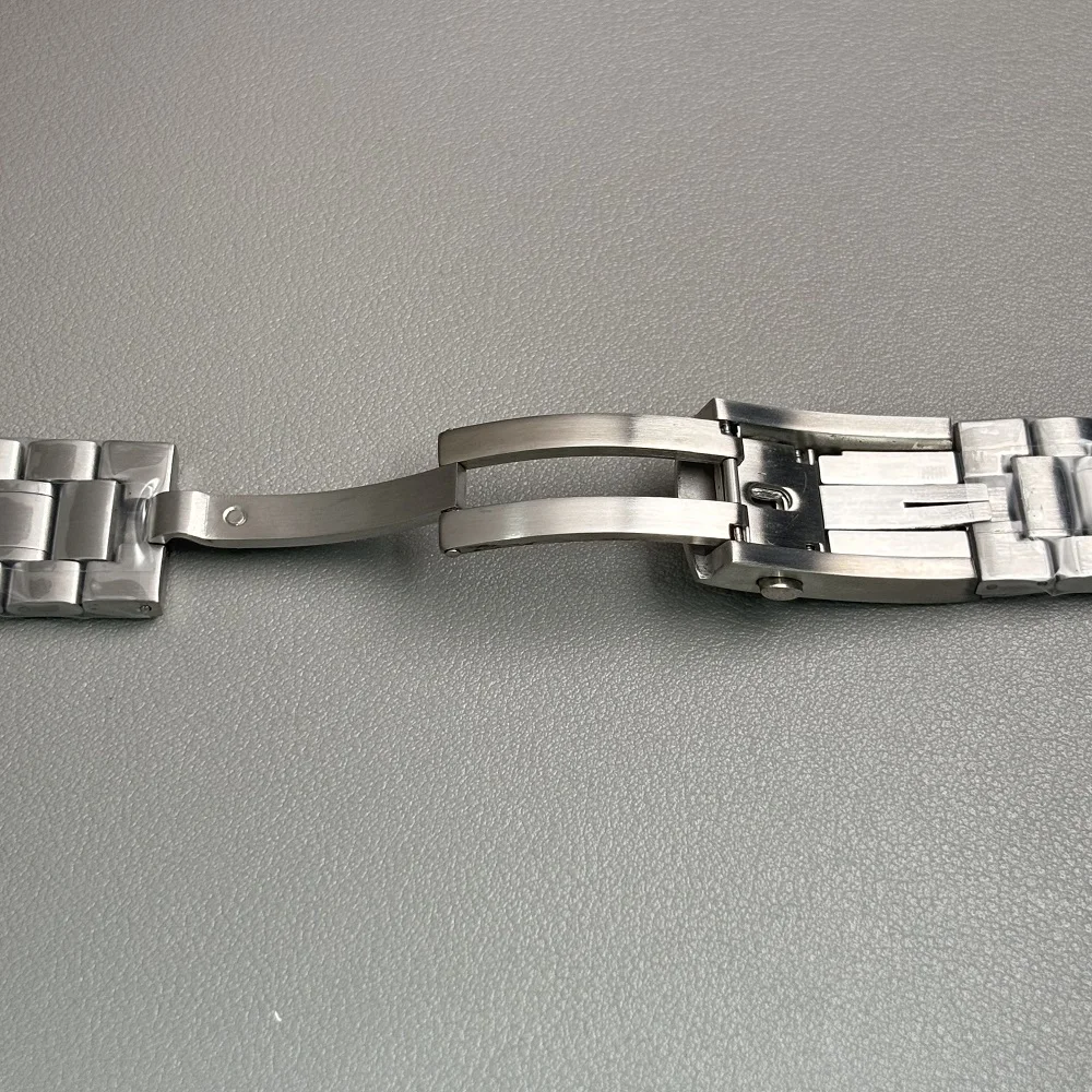 VK63 حافظة 39.7 مللي متر حافظة معدنية على شكل قمر حافظة كرونوغراف مدي ، ساعة عمل عصرية VK63 مختومة من الخلف ساعة القمر وزارة الدفاع