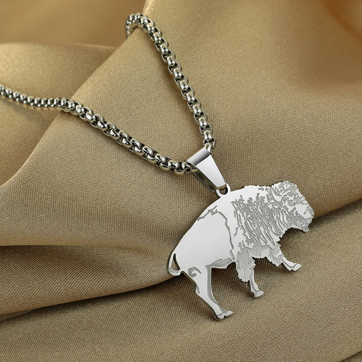 CHENGXUN Stainless Steel Bison Ornament Pendant Necklace Great Plains Giant Buffalo Bison Necklace for Men and Women