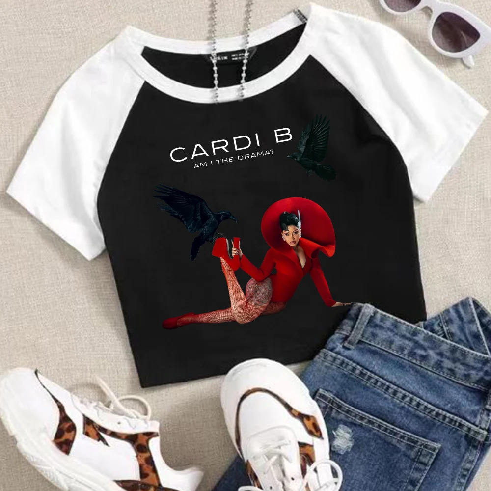 Cardi B Am I ألبوم الدراما 2025 المحاصيل القمم تي شيرت الفتيات أزياء المرأة س الرقبة قصيرة الأكمام