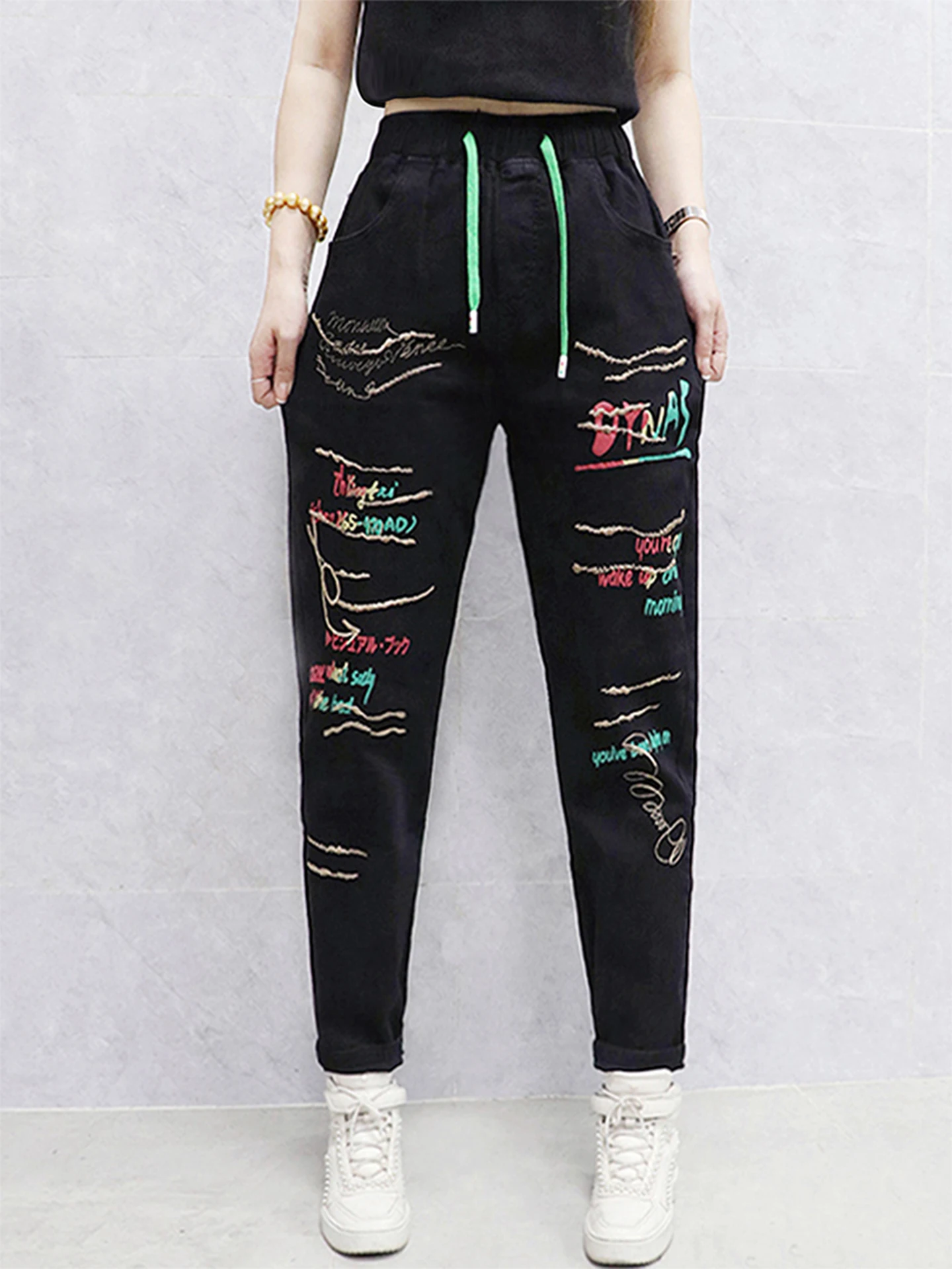 

Slimming Effect Graffiti Embroidery Harlan Pants Women's New 2026 Elastic Waist Loose Casual Slimming Denim Jeans