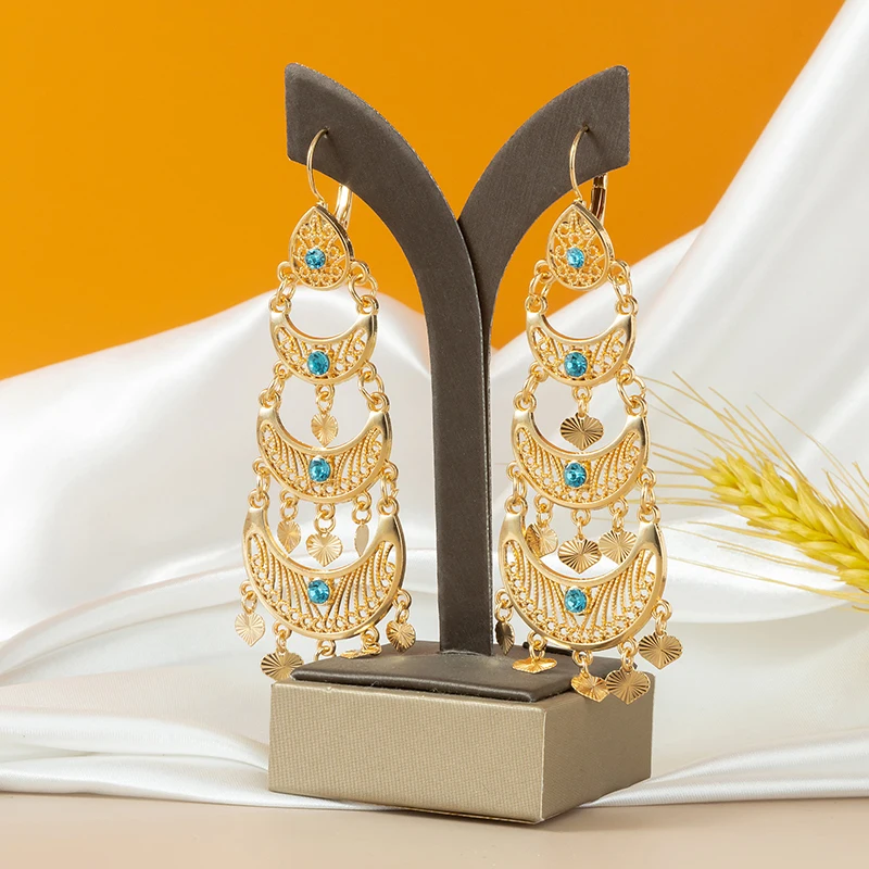 A Popular Style Multi-Layered Moon-Shaped Heart-Shaped Small Pendant For Earrings, A Retro Gift Suitable For Special Occasions.