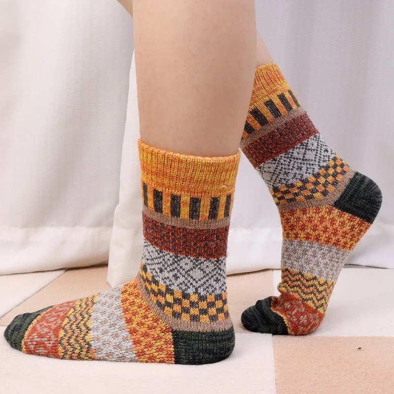 Autumn and Winter Middle Tube Socks Women Men Retro Trendy Ethnic Print    Socks Anti Slip Breathable Unisex Cotton Warm Socks